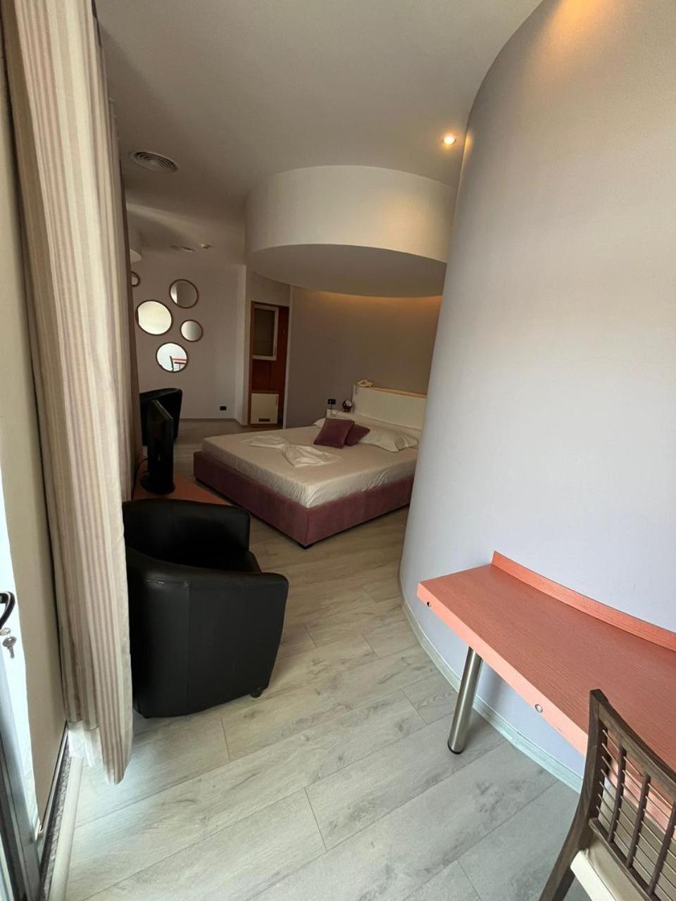 Icon Hotel Vlorë エクステリア 写真