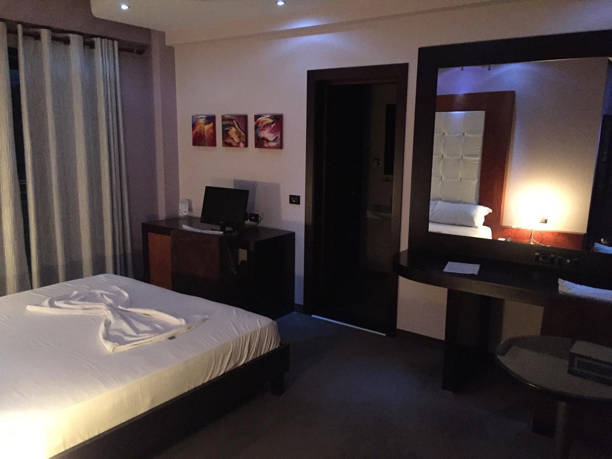 Icon Hotel Vlorë エクステリア 写真