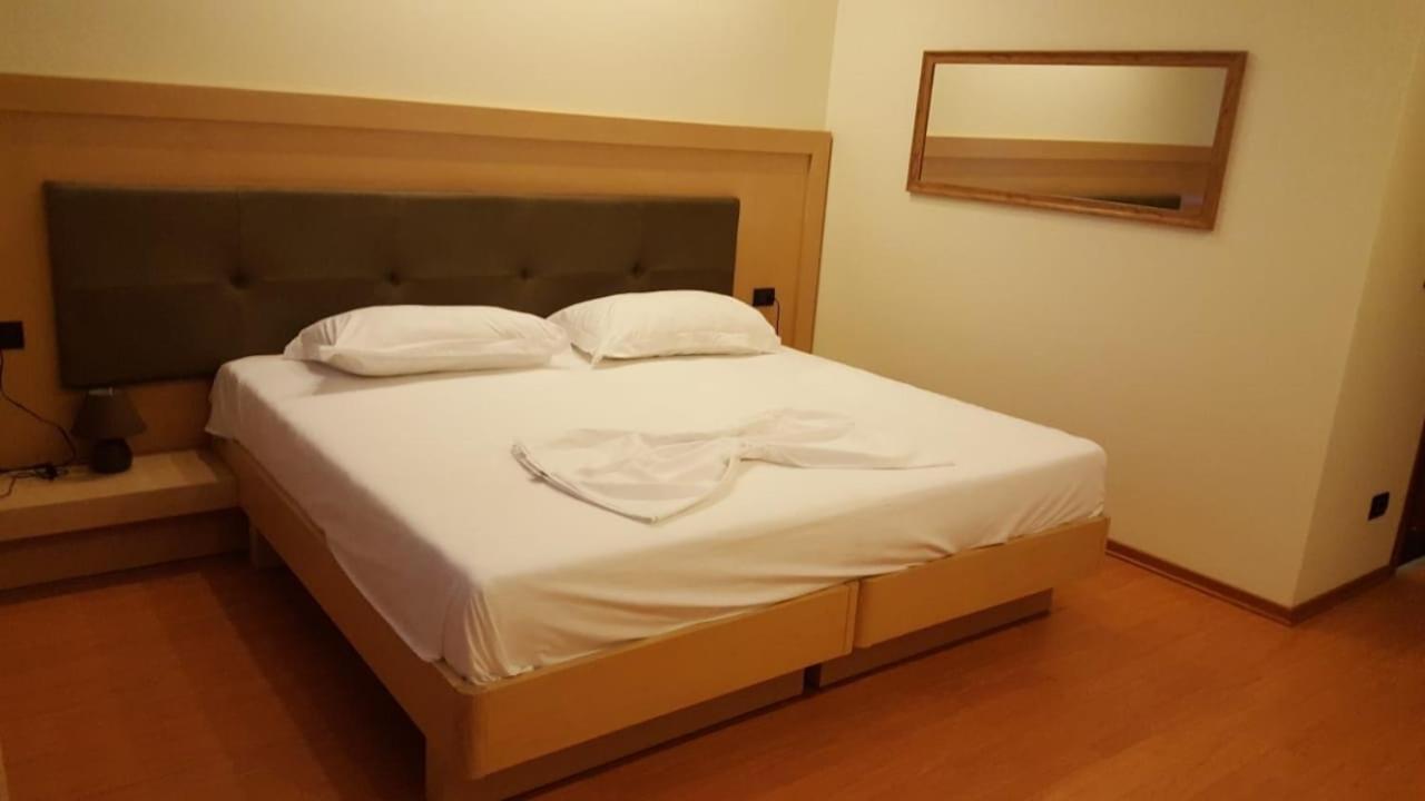 Icon Hotel Vlorë エクステリア 写真